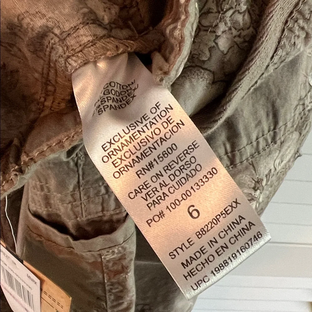 Democracy Brown Floral Cropped Pants